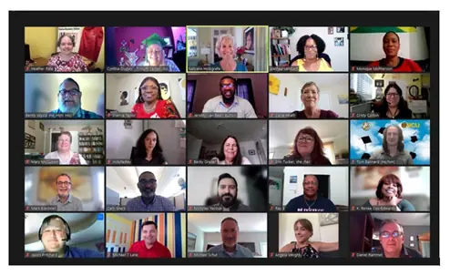 የመልሶ ማግኛ አገልግሎቶች ቡድን በስብሰባ ላይ